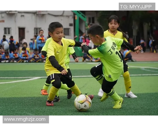 畅享足球明星魅力的饮料新体验助你在赛场上尽显风采 畅享足球明星魅力的饮料新体验助你在赛场上尽显风采