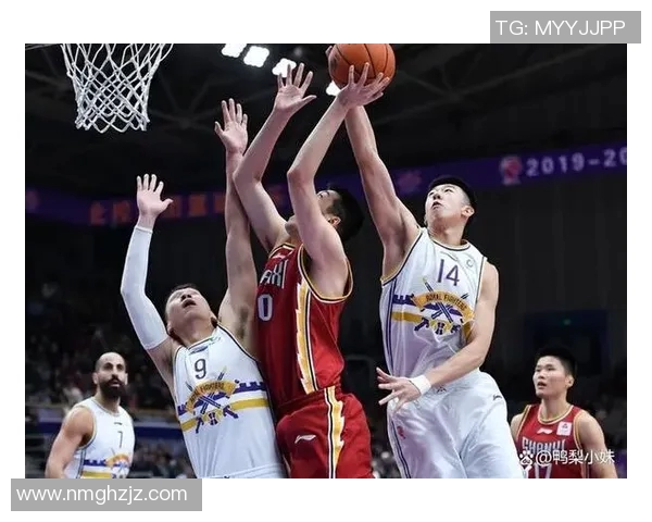 成都篮球队以79分领跑精英赛积分榜展现强大实力